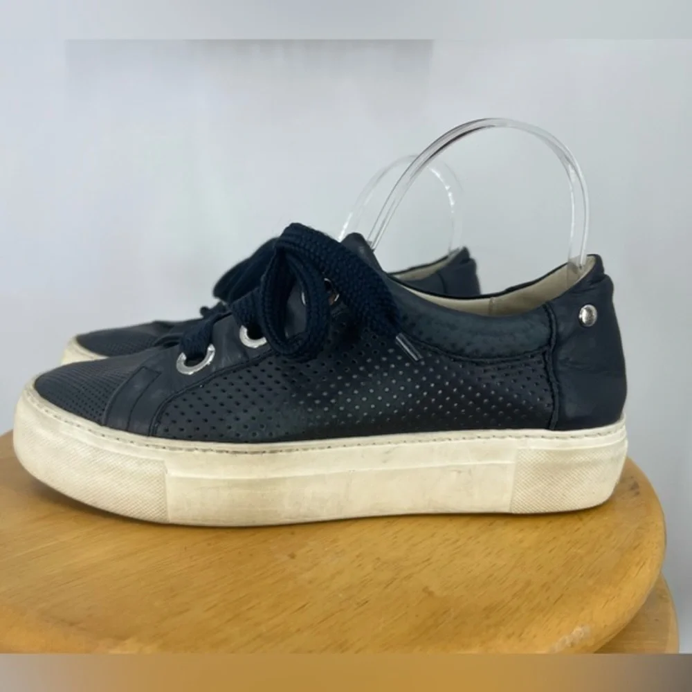 AGL Attilio Giusti Leombruni navy blue perforated lace up platform sneaker 9